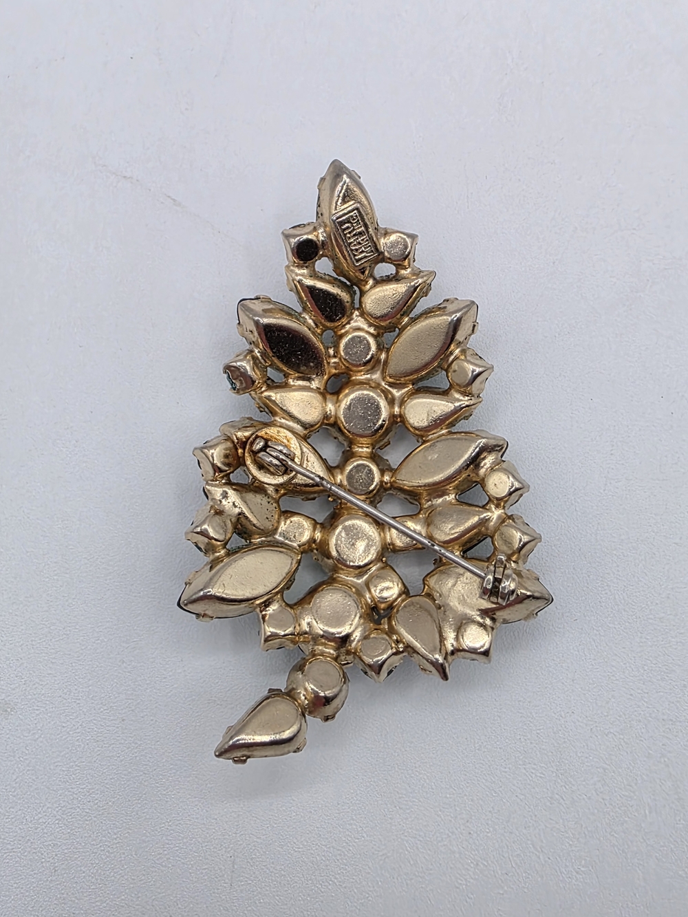 Vintage KARU ARKE Inc. Emerald & Teal Crystal Leaf Brooch - Picture 11 of 15